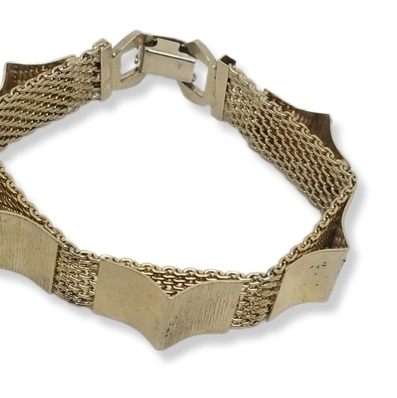 VINTAGE GOLDPLATED MESH CHAIN WITH PANEL ACCENTS BRACELET - Picture 2 of 3